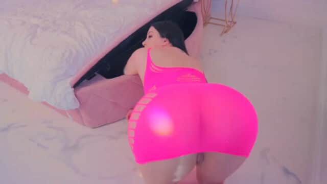 Korina Kova – Mom Is Stuck